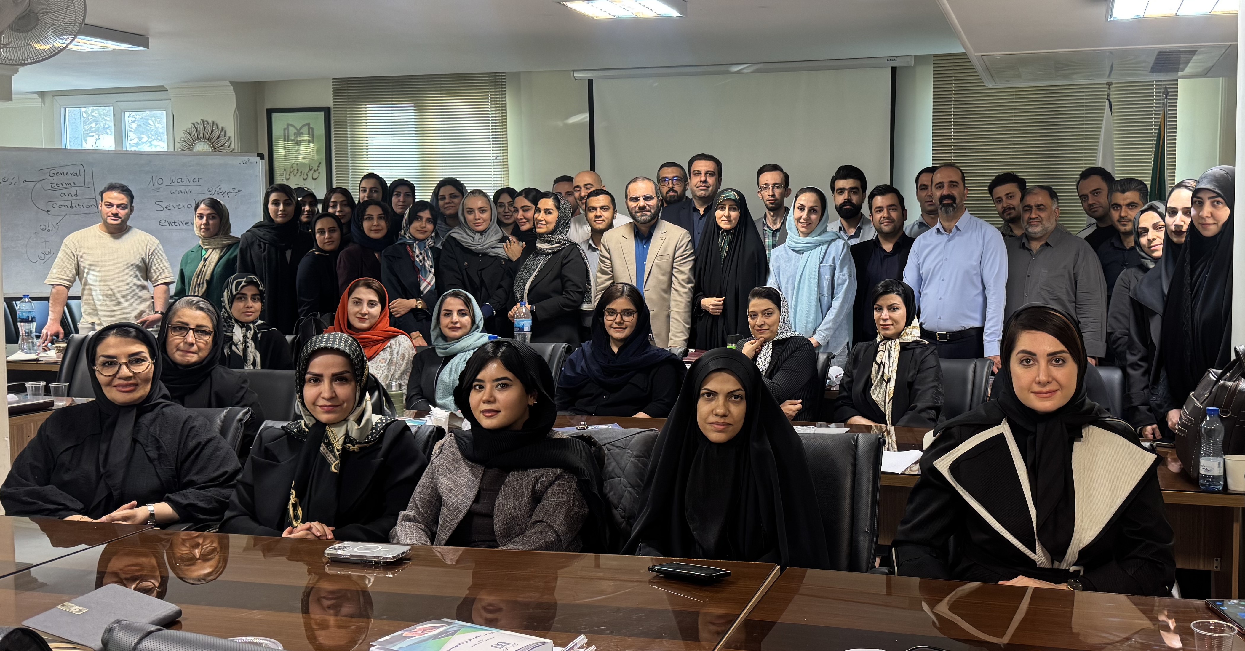 عکس دسته جمعی کارگاه جامع-کانون قراردادنویسان-2